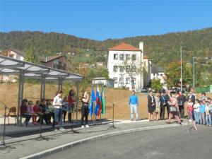 Otvoritev povezovalne ceste in avtobusnega postajališča pri Osnovni šoli Semič 10